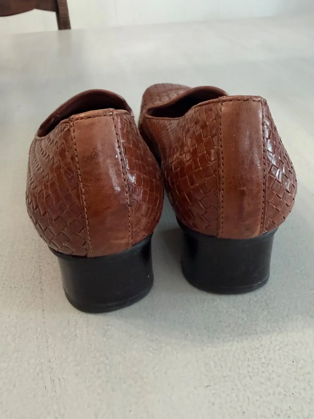 Trotters Liz Women's Brown Woven Rounded Toe Loafers with Rubber Heel Size 7 GUC